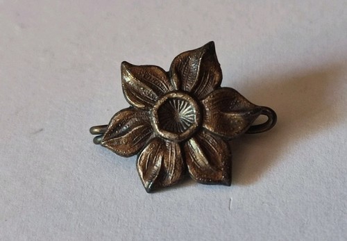 Petite broche insigne fleur - petite,