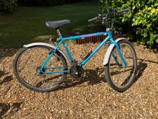 Vélo Peugeot Bleu 26 pouces 6*3 vitesses VTT, bon état. éclairage dynanmo