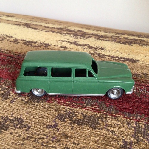 Dinky toys peugeot 403 verte - toys,