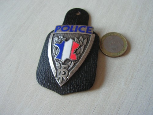 Badge police sur son cuir - badge,