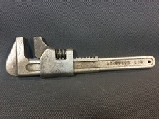 Ancienne clé à molette