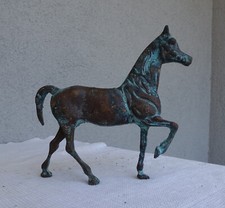 Ancien cheval à l'oreille
