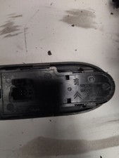 contacteur de lève-vitre Peugeot 307 référence 9 6 3 5 1 6 2 2 XT