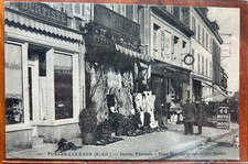 CPA 76 FORGES LES EAUX STATION THERMALE PLACE BREVIERE ET RUE ALBERT ROCHET