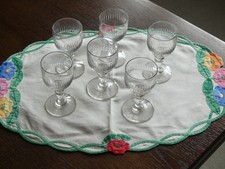 6 jolis verres à pied anciens