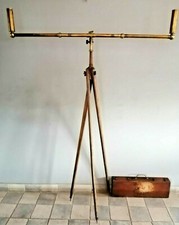 Niveau à eau de géomètre sur trépied. Ancien et complet dans son coffret