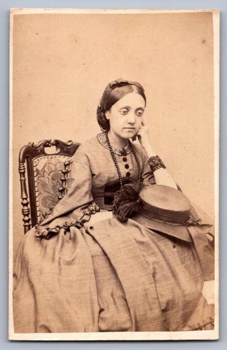 Cdv 1865 beauté - songeuse, aux
