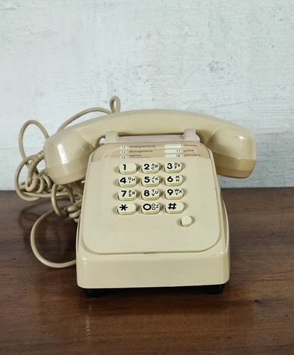 Ancien joli téléphone - ancien, et