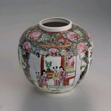 Vase Chinois Famille Rose Motif Floraux Et Personnage. Porcelaine Ancienne 