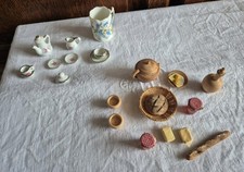 Dînette ancienne en buis et diverses pièces rajoutées.