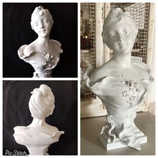 Buste d'une jeune femme by Sylvaine Kinsburger