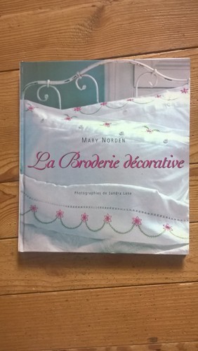 Broderie décorative m - décorative.,