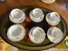 Lot de 6 tasses et soucoupes en porcelaine de Paris Polychrome à Réhaut doré