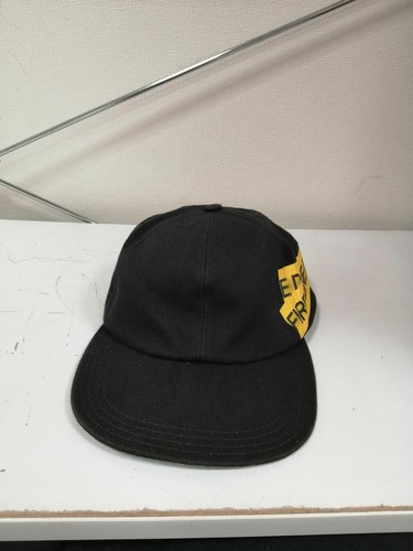 Casquette blanc cassé noire