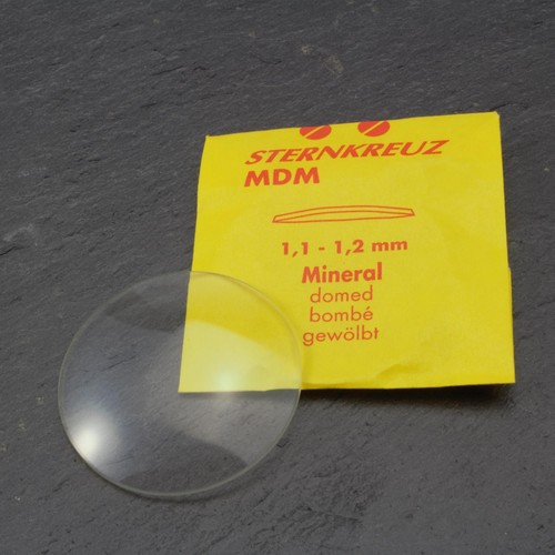 Verre minéral bombé pour