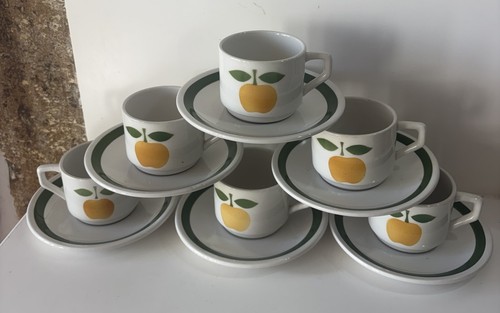 Tasses sous - et,