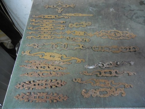 Ferrures anciennes pour - 24,