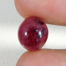 4.85Cts. Cabochon ovale rubis