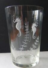 Verre ancien en cristal gravé de poisson hippocampe algue