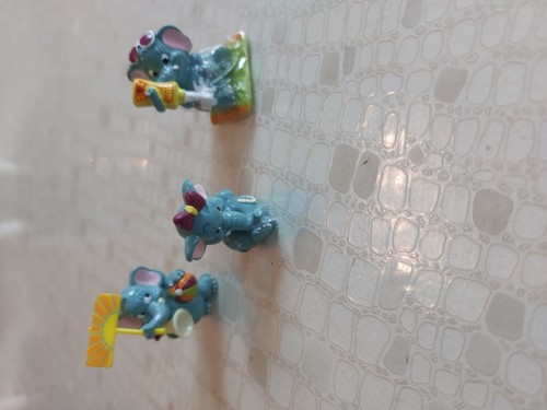 Elephants kinder ferrero - elephants,