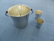 Seau à glace et deux timbales en métal argenté