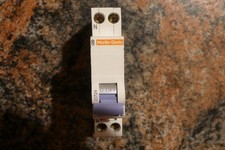 DISJONCTEUR MODULAIRE 2A 2POLES D'clic 20724 MERLIN GERIN 2AMPERES COURBE C