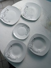 Service de 5 assiettes carrées en porcelaine BAVARY – décor floral gris – 25...
