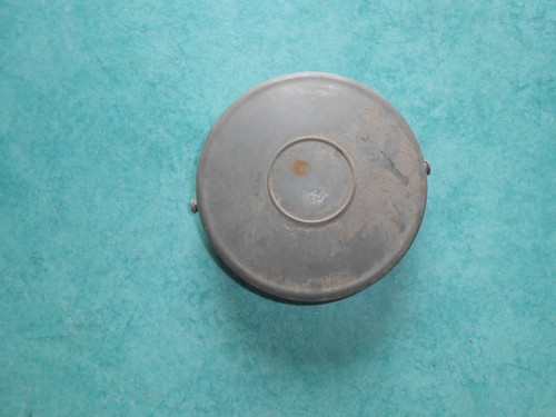 Capot volant magnétique