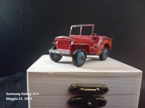 Jeep red civilian 25y dinky - jeep,