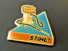 pin's pins badge automobile.  tracteur.  STIHL aspirateur  tronçonneuse