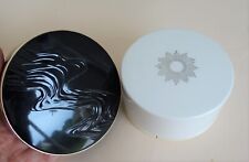 2  anciennes boites à poudre