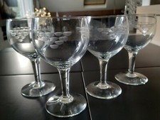 Lot 4 verres à pied vintage