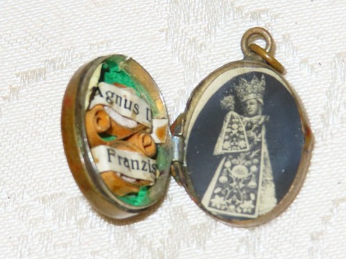 Pendentif reliquaire - pendentif-reliquaire, en