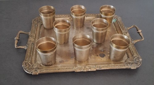 Plateau avec ses gobelets - plateau,