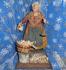 SANTON DE PROVENCE  MARIE NOËL  LUCIENNE LA FEMME A L AIL  SCULPTURE ARGILE