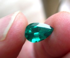 EMERAUDE  HYDROTHERMALE  POIRE