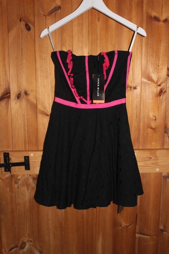 Robe noire sans - bretelles, en