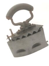 Fer à repasser à braise ancien en fonte vintage