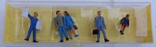5 figurines HO - Vendeur de journaux, couple, employé de bureau, écolier - TBE