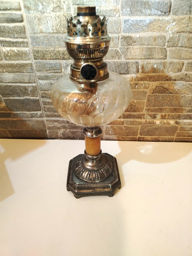 Ancienne lampe pétrole - à,