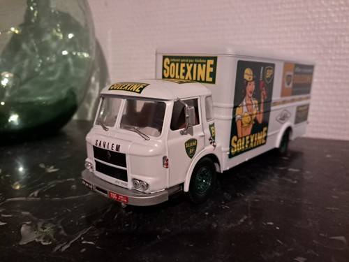 Camion renault saviem - 1/43,