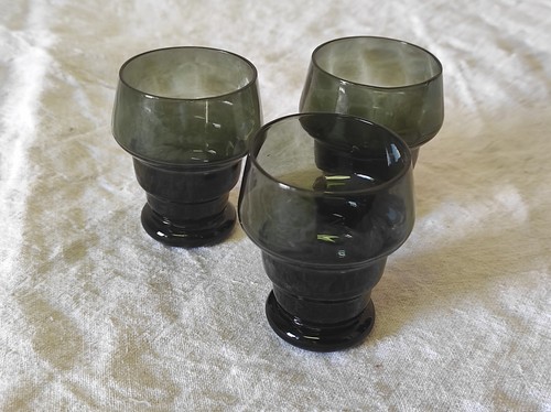 Lot anciens verres à - lot,