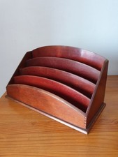 Beau range courrier en bois