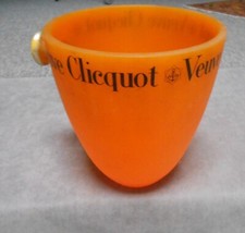 Beau design  Seau à Champagne VEUVE CLICQUOT moderniste