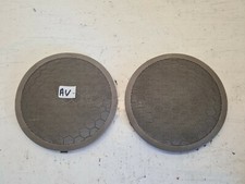 Cache enceinte porte avant