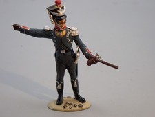PLOMB   FIGURINES D'ARTISTES  SUR BASE TRADITION  OFFICIER DES CHASSEURS