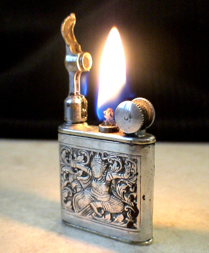 Briquet ancien essence - briquet, l'essence