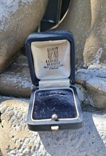 Ancien écrin boite pour bague La reine blanche 35 Av des Gobelins Paris