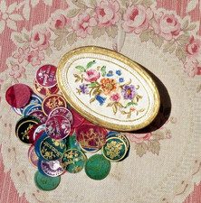 ANCIENNE petite BOITE de