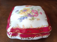 LIMOGES FRANCE F.M Coffret bombé carré FLEURS DORURE Porcelaine Créations 12cm